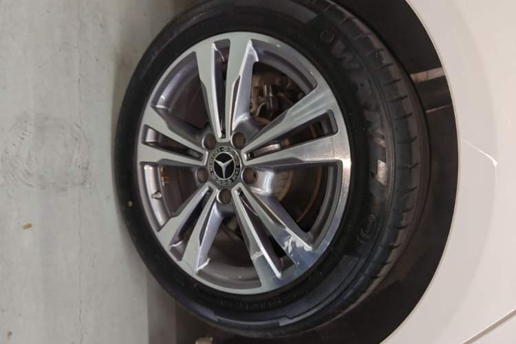 Used Mercedes-Benz C-Class 2020 Restyled C 200 L Fashion Edition Sport Version Right Rear Wheel Hub