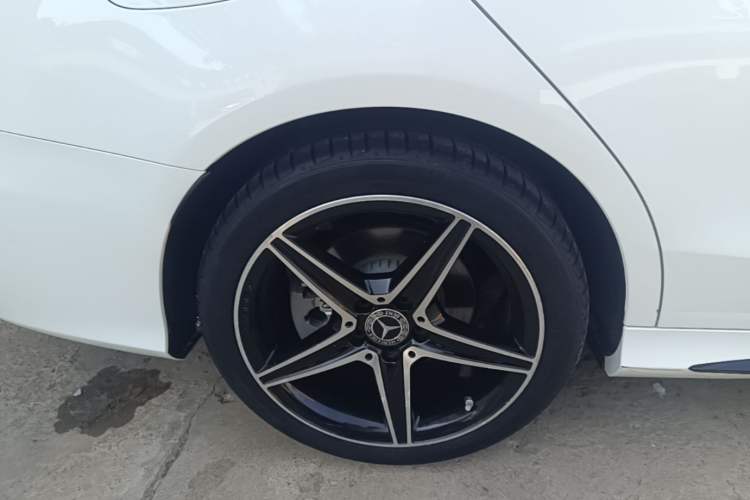 Used Mercedes-Benz C-Class 2020 Restyled C 260 Sport Edition Right Rear Wheel Hub