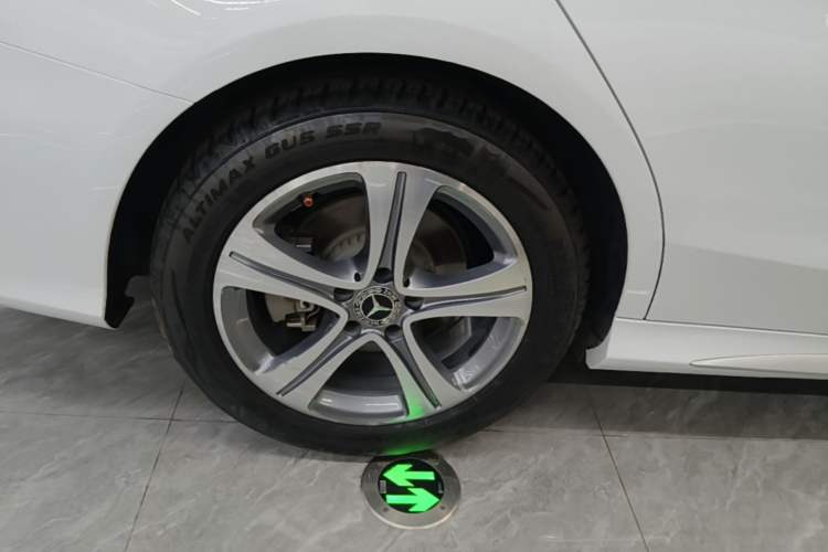 Used Mercedes-Benz C-Class 2020 C 260 L Sport Edition Right Rear Wheel Hub