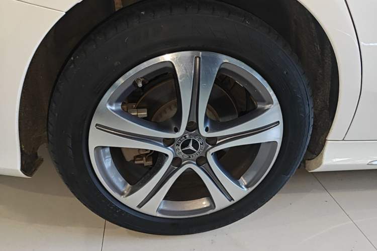 Used Mercedes-Benz C-Class 2020 Restyled C 260 L Sport Edition Right Rear Wheel Hub