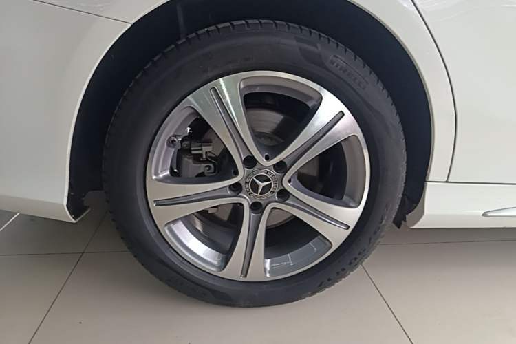 Used Mercedes-Benz C-Class 2020 Restyled C 260 L Sport Edition Right Rear Wheel Hub