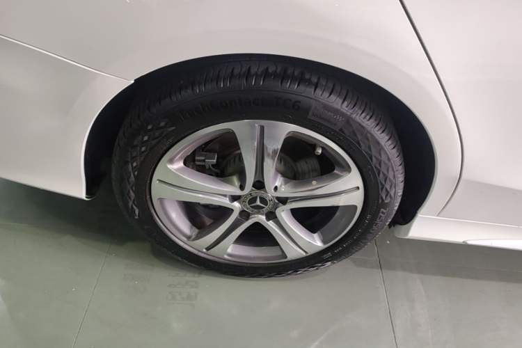Used Mercedes-Benz C-Class 2020 Restyled C 260 L Sport Edition Right Rear Wheel Hub