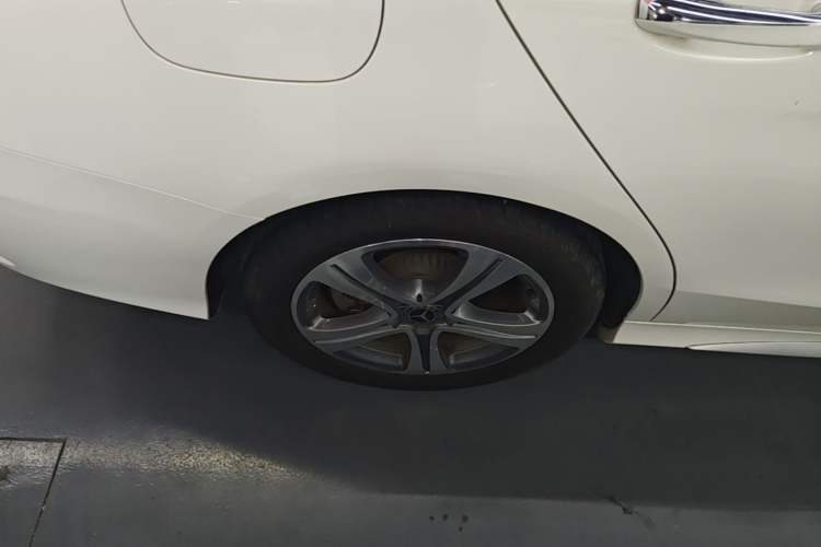 Used Mercedes-Benz C-Class 2020 Restyled C 260 L Sport Edition Right Rear Wheel Hub