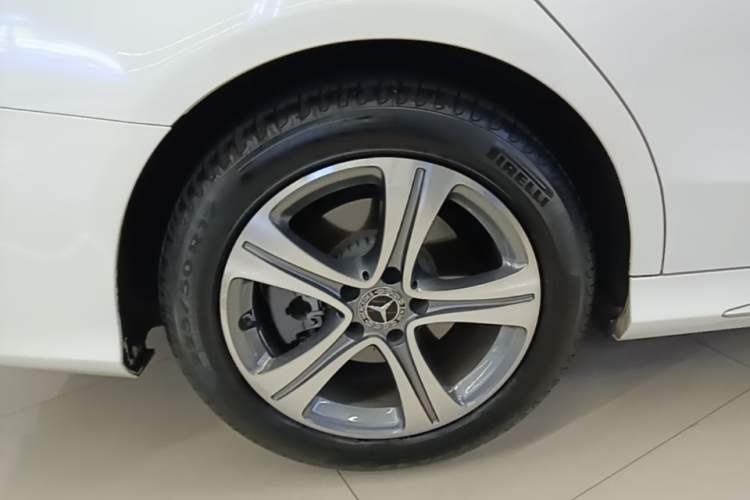 Used Mercedes-Benz C-Class 2020 Restyled C 260 L Sport Edition Right Rear Wheel Hub