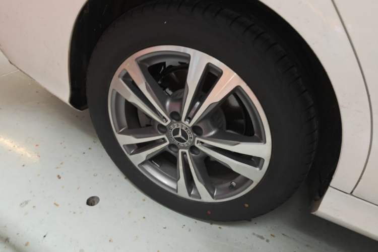 Used Mercedes-Benz C-Class 2020 Restyled C 200 L Fashion Edition Sport Version Right Rear Wheel Hub