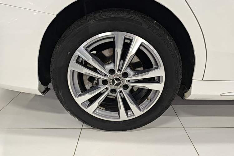 Used Mercedes-Benz C-Class 2020 Restyled C 200 L Fashion Edition Sport Version Right Rear Wheel Hub
