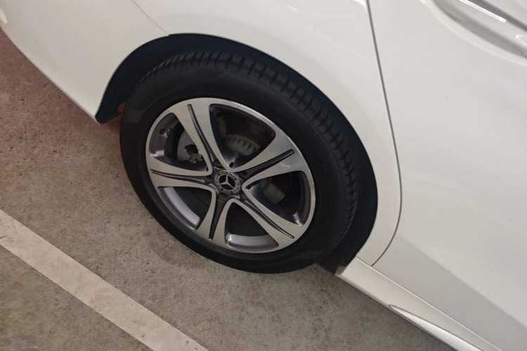 Used Mercedes-Benz C-Class 2020 Restyled C 260 L Sport Edition Right Rear Wheel Hub