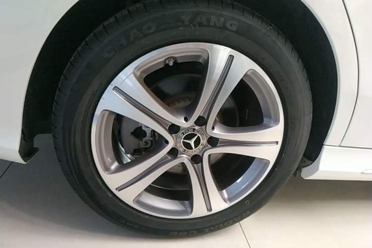 Used Mercedes-Benz C-Class 2020 Restyled C 260 L Sport Edition Right Rear Wheel Hub