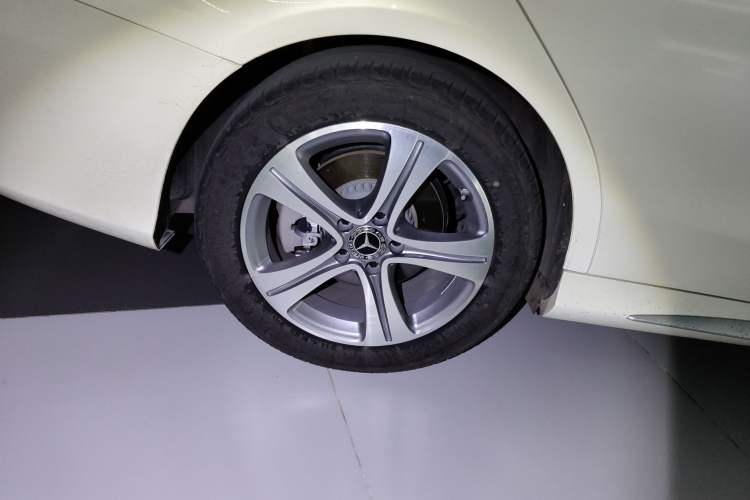 Used Mercedes-Benz C-Class 2020 C 260 L Sport Edition Right Rear Wheel Hub