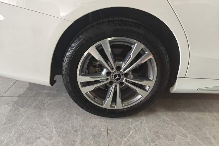 Used Mercedes-Benz C-Class 2020 Restyled C 200 L Fashion Edition Sport Version Right Rear Wheel Hub