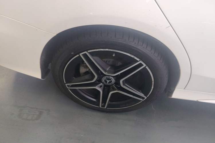 Used Mercedes-Benz C-Class 2020 Restyled C 260 L Sport Edition Right Rear Wheel Hub