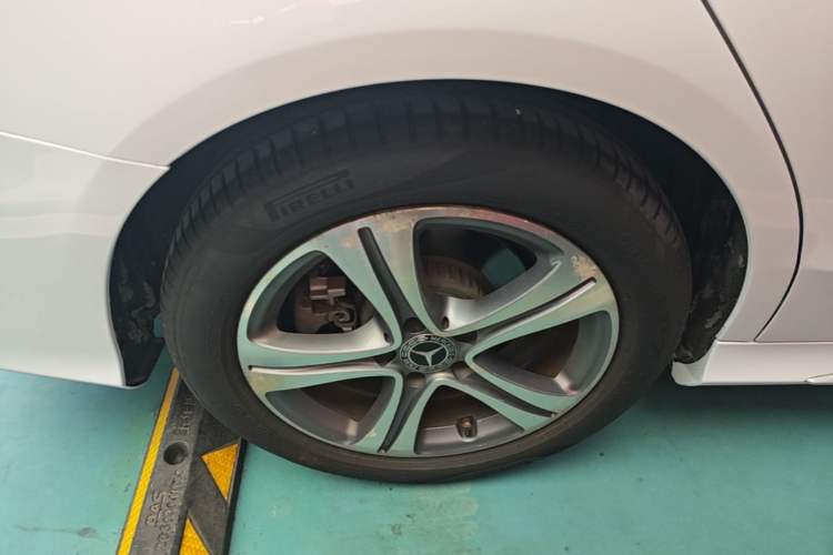Used Mercedes-Benz C-Class 2020 Restyled C 260 L Sport Edition Right Rear Wheel Hub