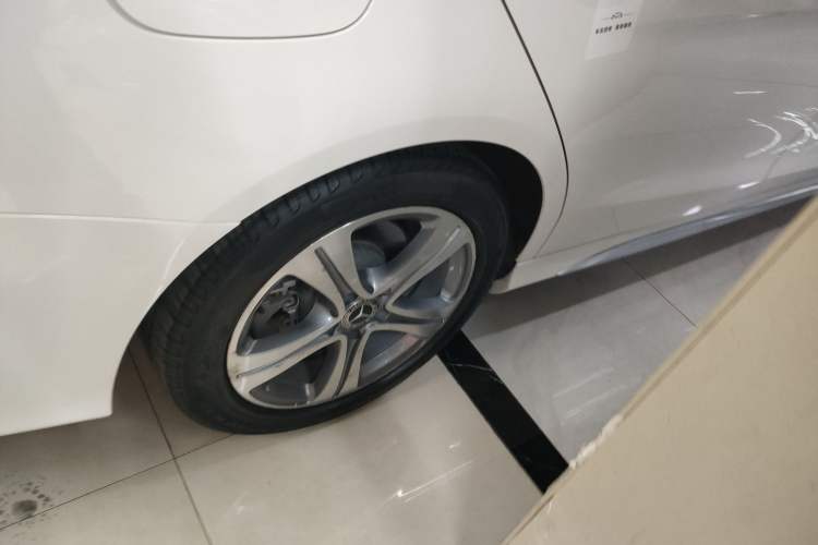 Used Mercedes-Benz C-Class 2020 C 260 L Sport Edition Right Rear Wheel Hub