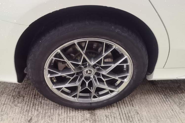 Used Mercedes-Benz C-Class 2020 Restyled C 260 L Sport Edition Right Rear Wheel Hub