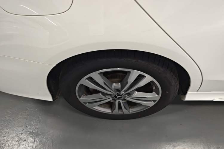 Used Mercedes-Benz C-Class 2020 Restyled C 200 L Fashion Edition Sport Version Right Rear Wheel Hub