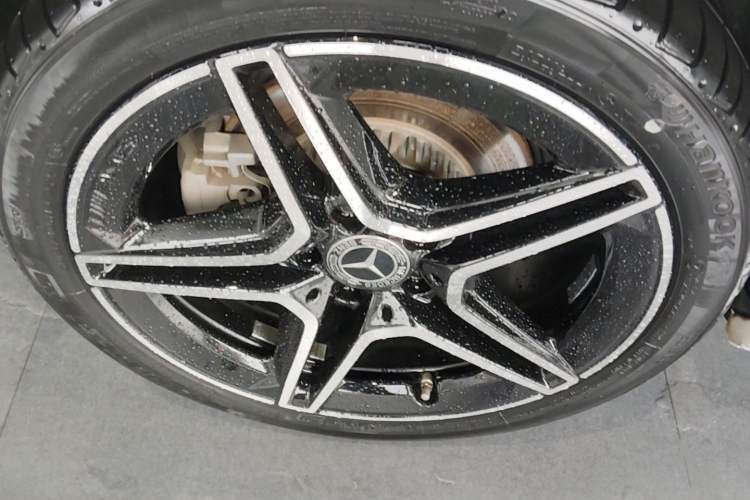Used Mercedes-Benz C-Class 2020 Restyled C 260 L Sport Edition Right Rear Wheel Hub
