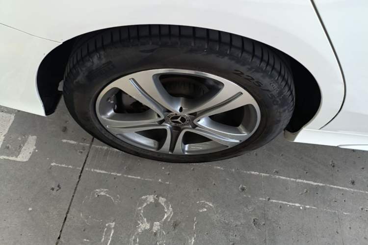 Used Mercedes-Benz C-Class 2020 Restyled C 260 L Sport Edition Right Rear Wheel Hub