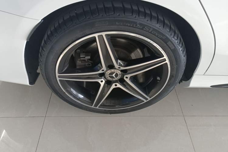 Used Mercedes-Benz C-Class 2020 Restyled C 260 Sport Edition Right Rear Wheel Hub
