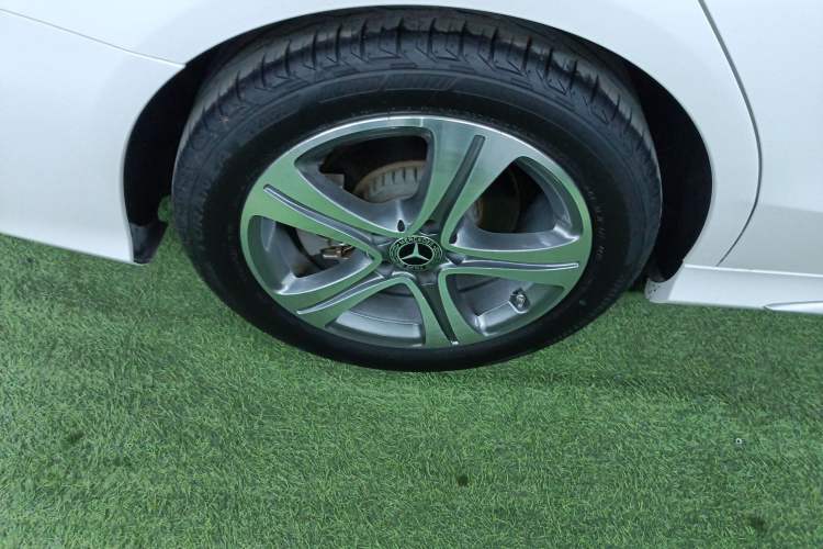 Used Mercedes-Benz C-Class 2020 C 260 L Sport Edition Right Rear Wheel Hub