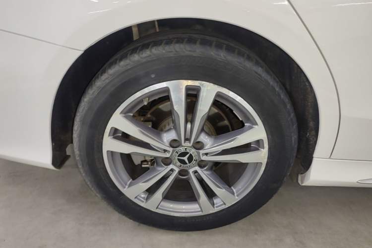 Used Mercedes-Benz C-Class 2020 Restyled C 200 L Fashion Edition Sport Version Right Rear Wheel Hub