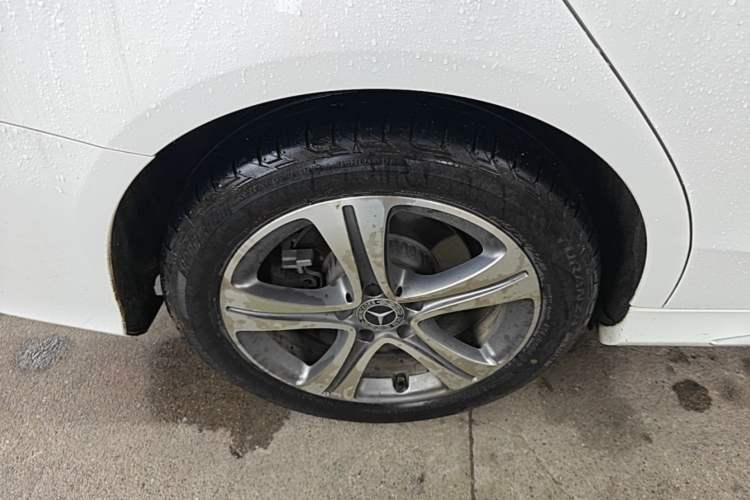Used Mercedes-Benz C-Class 2020 Restyled C 260 L Sport Edition Right Rear Wheel Hub