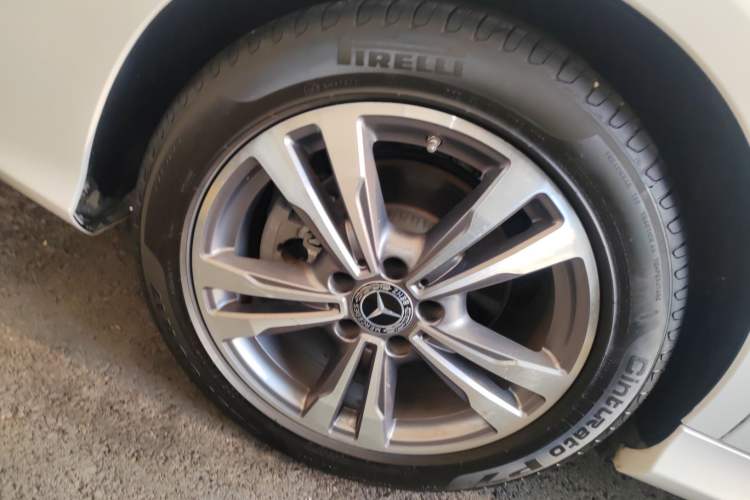 Used Mercedes-Benz C-Class 2020 Restyled C 200 L Fashion Edition Sport Version Right Rear Wheel Hub