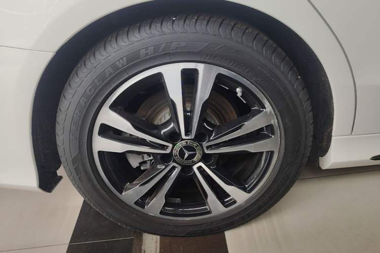 Used Mercedes-Benz C-Class 2020 C 260 Sport Edition Right Rear Wheel Hub