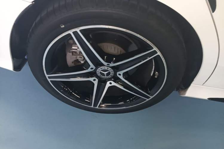 Used Mercedes-Benz C-Class 2020 Restyled C 260 Sport Edition Right Rear Wheel Hub