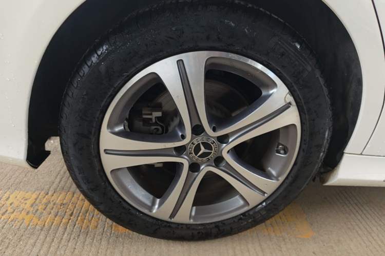Used Mercedes-Benz C-Class 2020 Restyled C 260 L Sport Edition Right Rear Wheel Hub