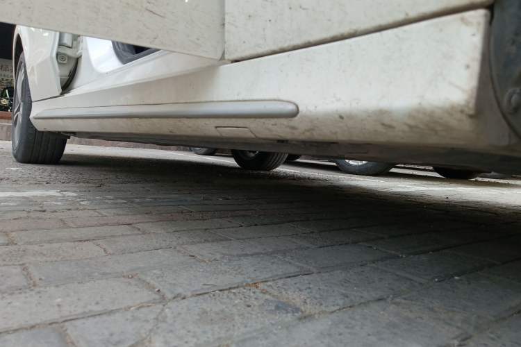 Used Mercedes-Benz C-Class 2020 Restyled C 260 L Sport Edition Right Side Sill