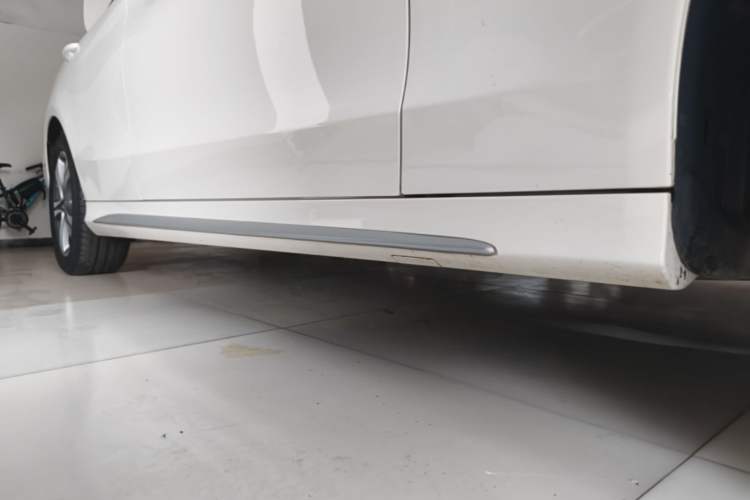 Used Mercedes-Benz C-Class 2020 Restyled C 260 L Sport Edition Right Side Sill