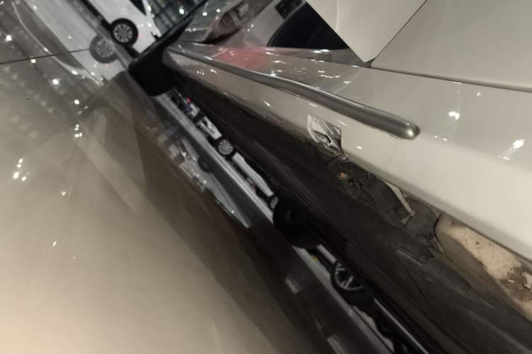 Used Mercedes-Benz C-Class 2020 Restyled C 260 L Sport Edition Right Side Sill