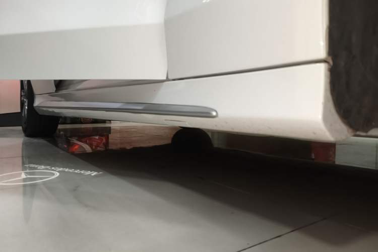 Used Mercedes-Benz C-Class 2020 Restyled C 260 L Sport Edition Right Side Sill
