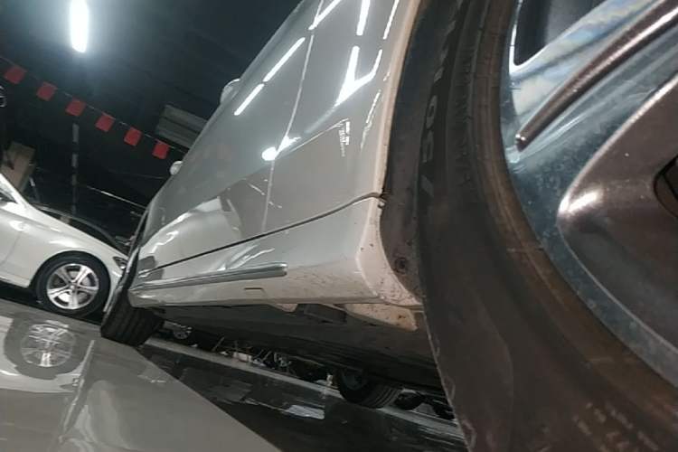Used Mercedes-Benz C-Class 2020 C 260 L Sport Edition Right Side Sill