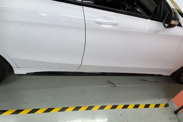 Used Mercedes-Benz C-Class 2020 Restyled C 260 Sport Edition Right Side Sill