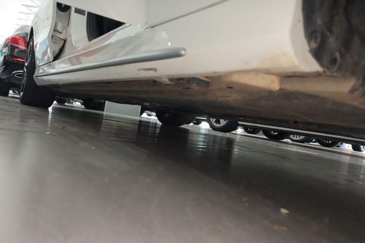 Used Mercedes-Benz C-Class 2020 Restyled C 260 L Sport Edition Right Side Sill
