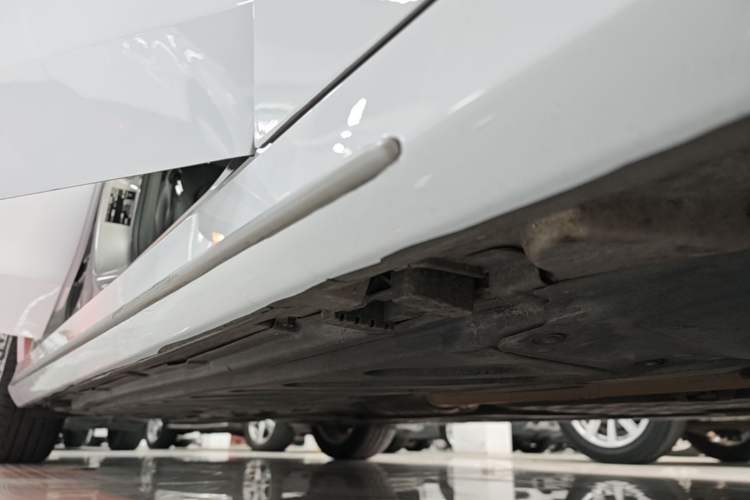 Used Mercedes-Benz C-Class 2020 C 200 L Fashion Edition Sport Version Right Side Sill