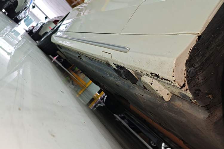 Used Mercedes-Benz C-Class 2020 C 260 L Sport Edition Right Side Sill