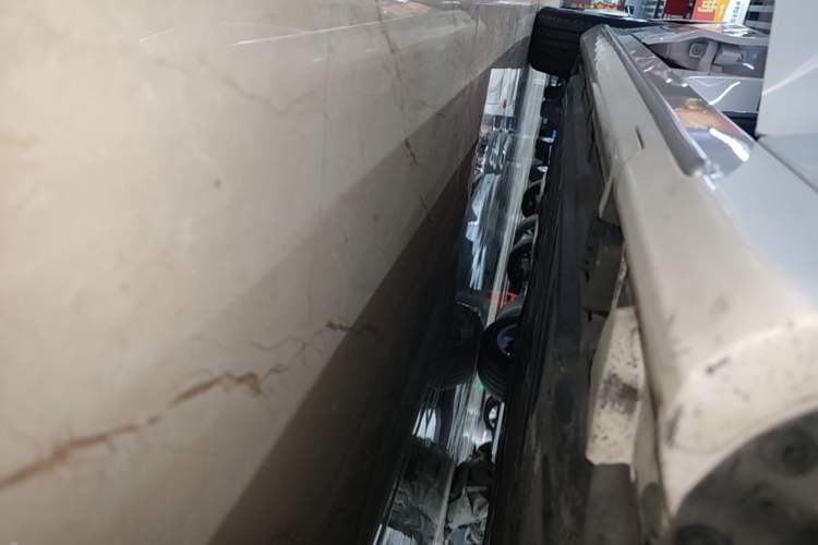 Used Mercedes-Benz C-Class 2020 Restyled C 260 L Sport Edition Right Side Sill