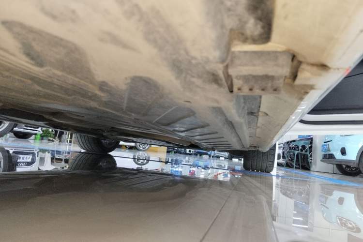 Used Mercedes-Benz C-Class 2020 C 260 L Sport Edition Right Side Sill
