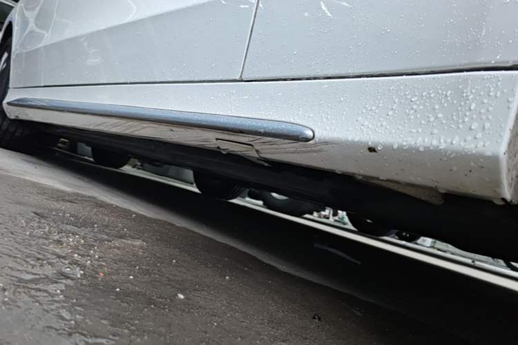 Used Mercedes-Benz C-Class 2020 C 200 L Fashion Edition Sport Version Right Side Sill