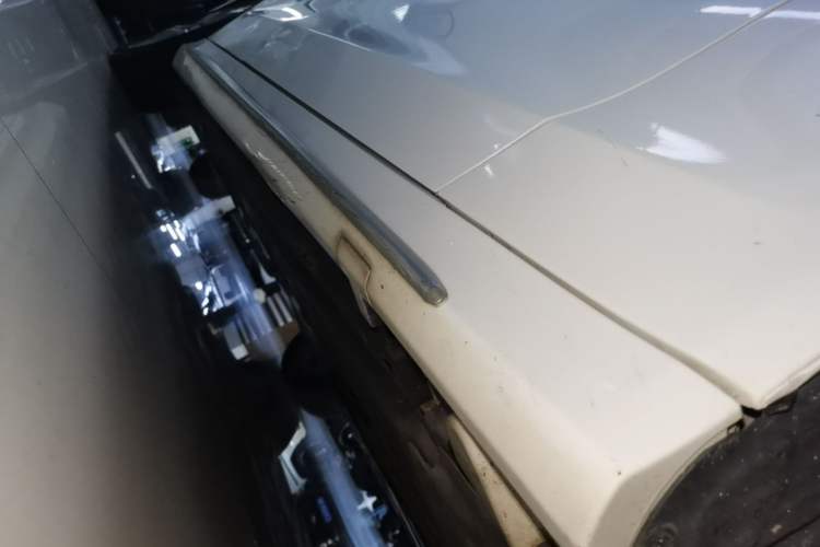 Used Mercedes-Benz C-Class 2020 Restyled C 260 L Sport Edition Right Side Sill