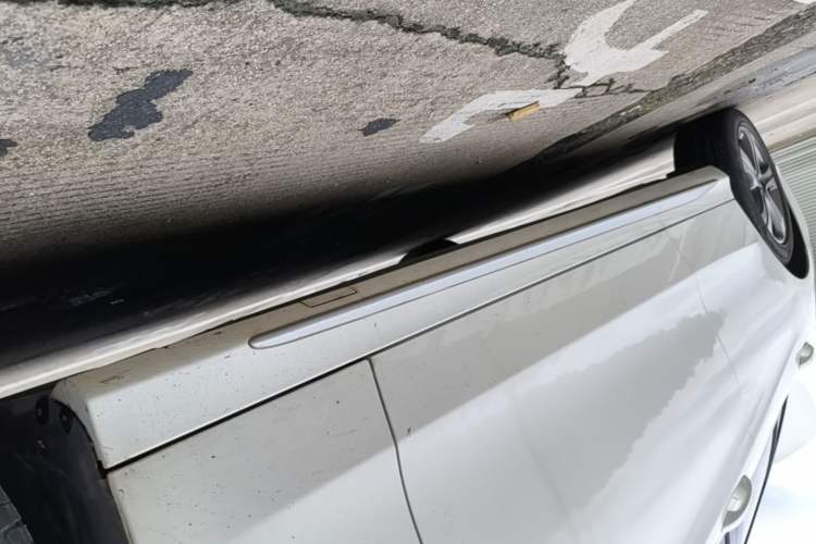 Used Mercedes-Benz C-Class 2020 Restyled C 260 L Sport Edition Right Side Sill