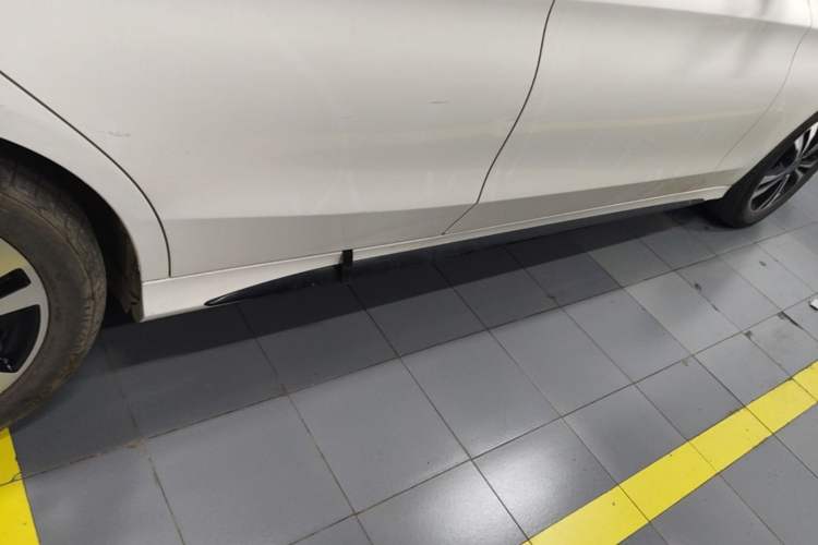 Used Mercedes-Benz C-Class 2020 C 260 Sport Edition Right Side Sill
