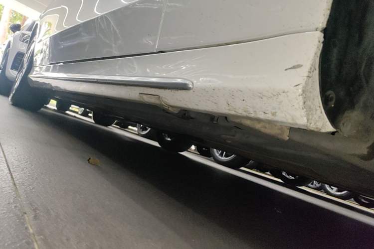 Used Mercedes-Benz C-Class 2020 Restyled C 260 L Sport Edition Right Side Sill