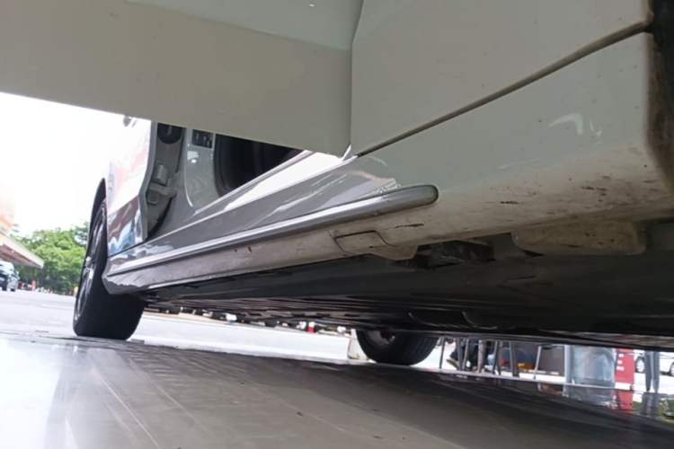 Used Mercedes-Benz C-Class 2020 C 260 L Sport Edition Right Side Sill