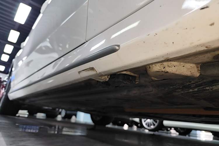 Used Mercedes-Benz C-Class 2020 C 260 L Sport Edition Right Side Sill