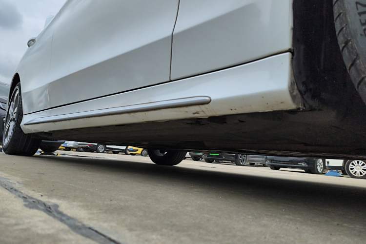 Used Mercedes-Benz C-Class 2020 C 260 L Sport Edition Right Side Sill