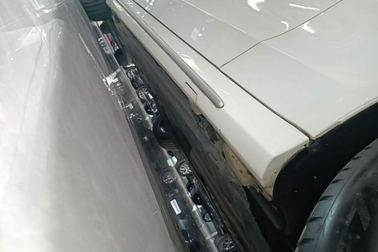 Used Mercedes-Benz C-Class 2020 Restyled C 260 L Sport Edition Right Side Sill