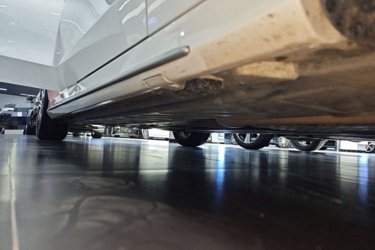 Used Mercedes-Benz C-Class 2020 Restyled C 260 L Sport Edition Right Side Sill